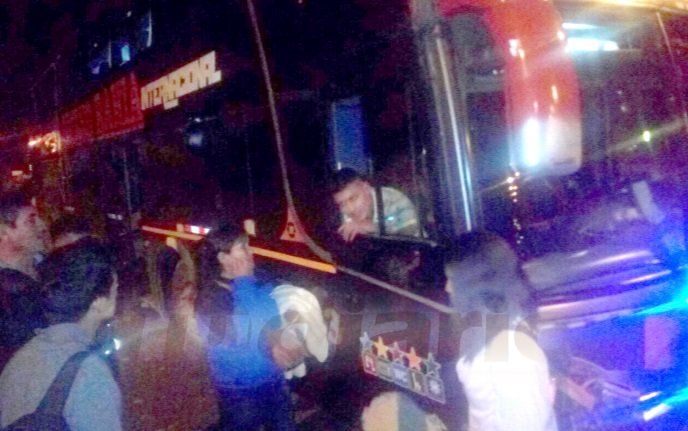 Bus deja varados a  más de 20 pasajeros en la vía Central