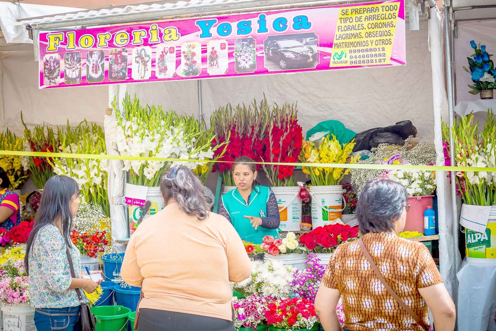 Municipalidad de Huánuco reordena vendedores de flores en el cementerio