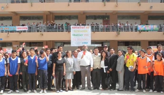 Ministro de Educación lanza campaña nacional desde Ambo