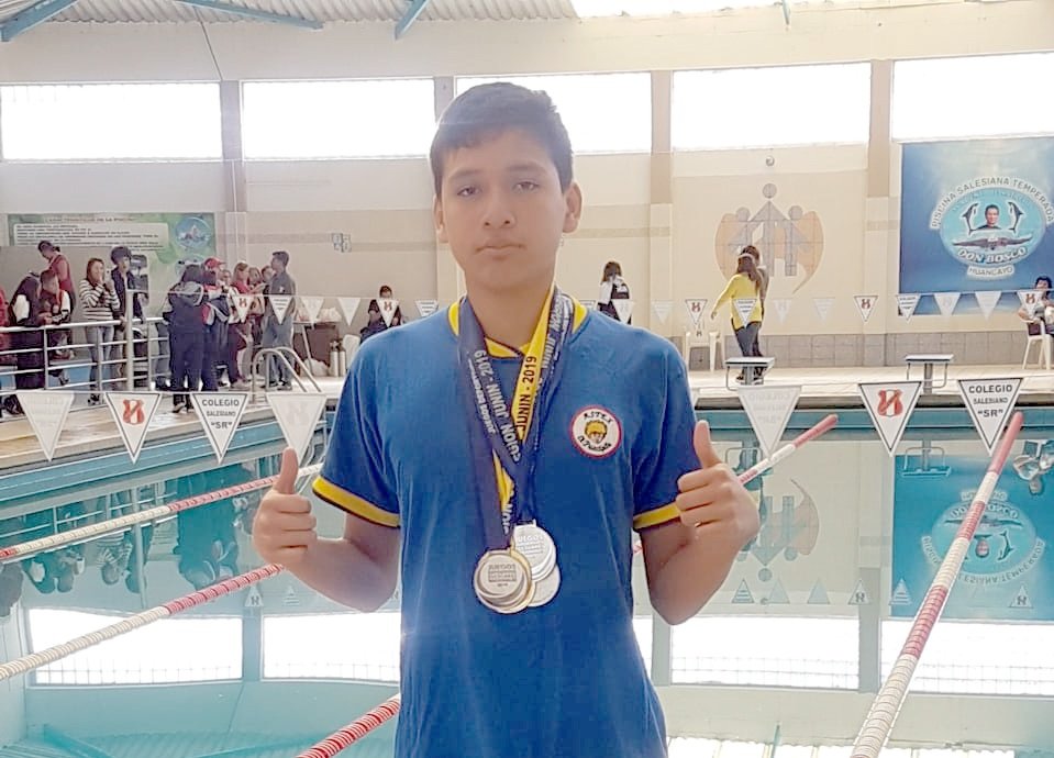 Huanuqueño sorprende en natación y clasifica a la Nacional