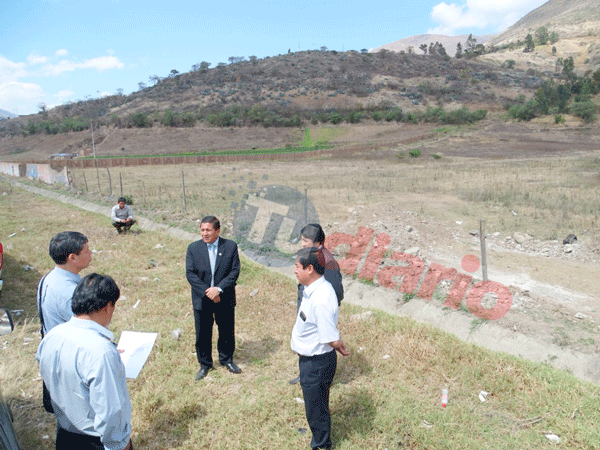 Técnicos del Minedu inspeccionan terreno para construir local del Coar
