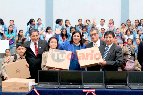 Implementan con 36 laptops a la GUE Leoncio Prado