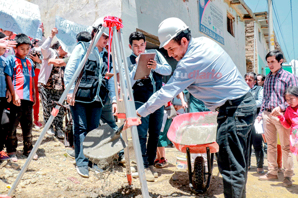 Municipalidad construye escalinatas en Colpa Baja