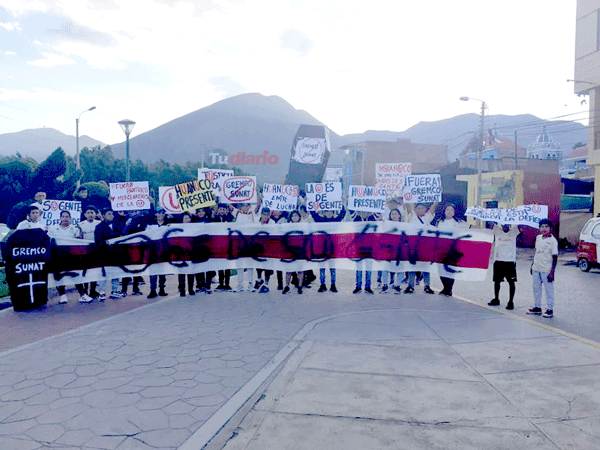 Hinchas de la U en Huánuco protestan contra Gremco