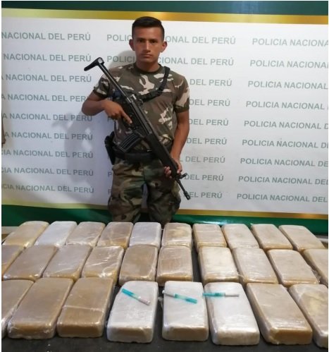 Hallan 30 kilos de cocaína en tromóvil abandonado