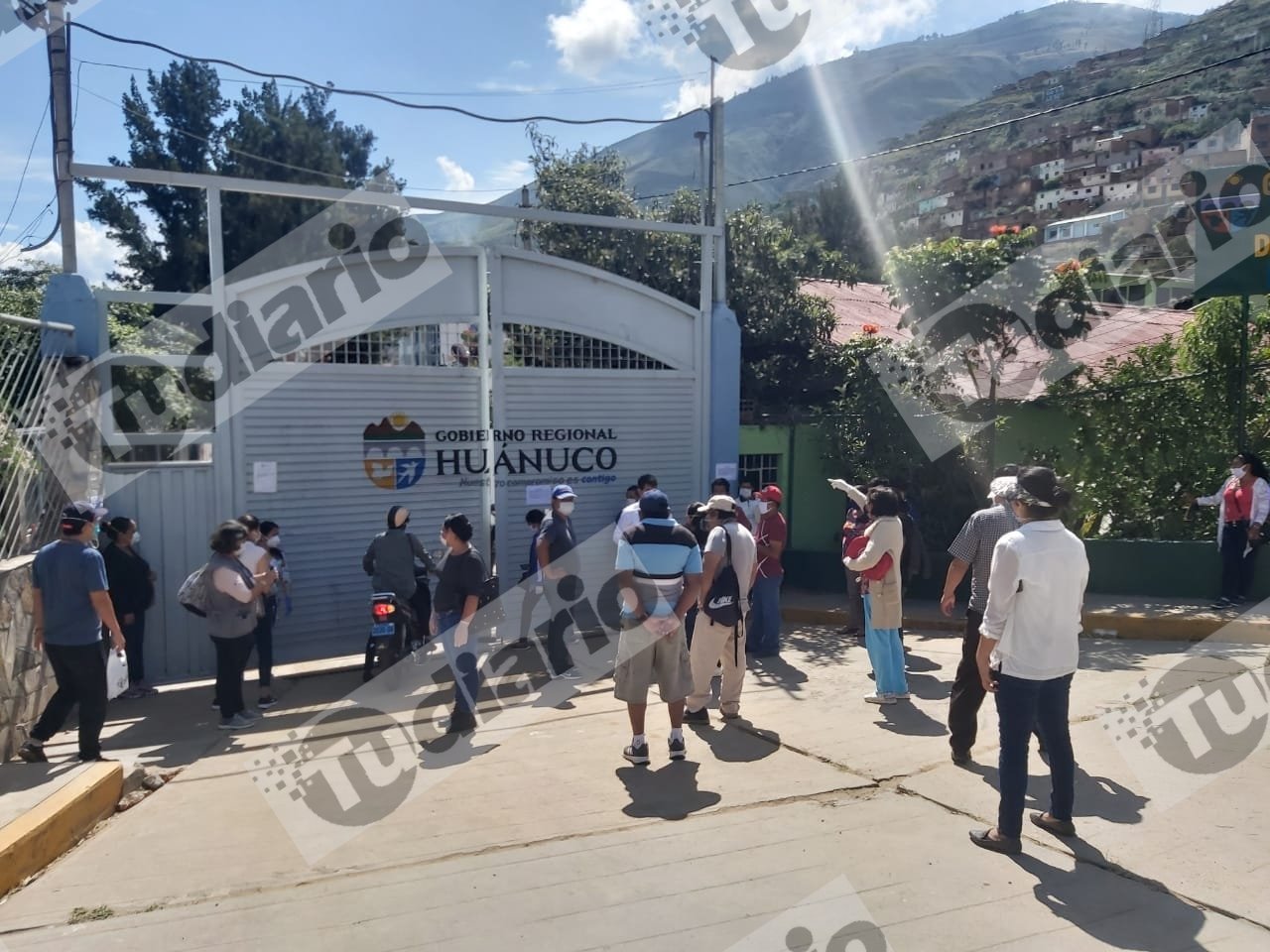 Unos 30 residentes de Lima varados en Huánuco exigen traslado humanitario