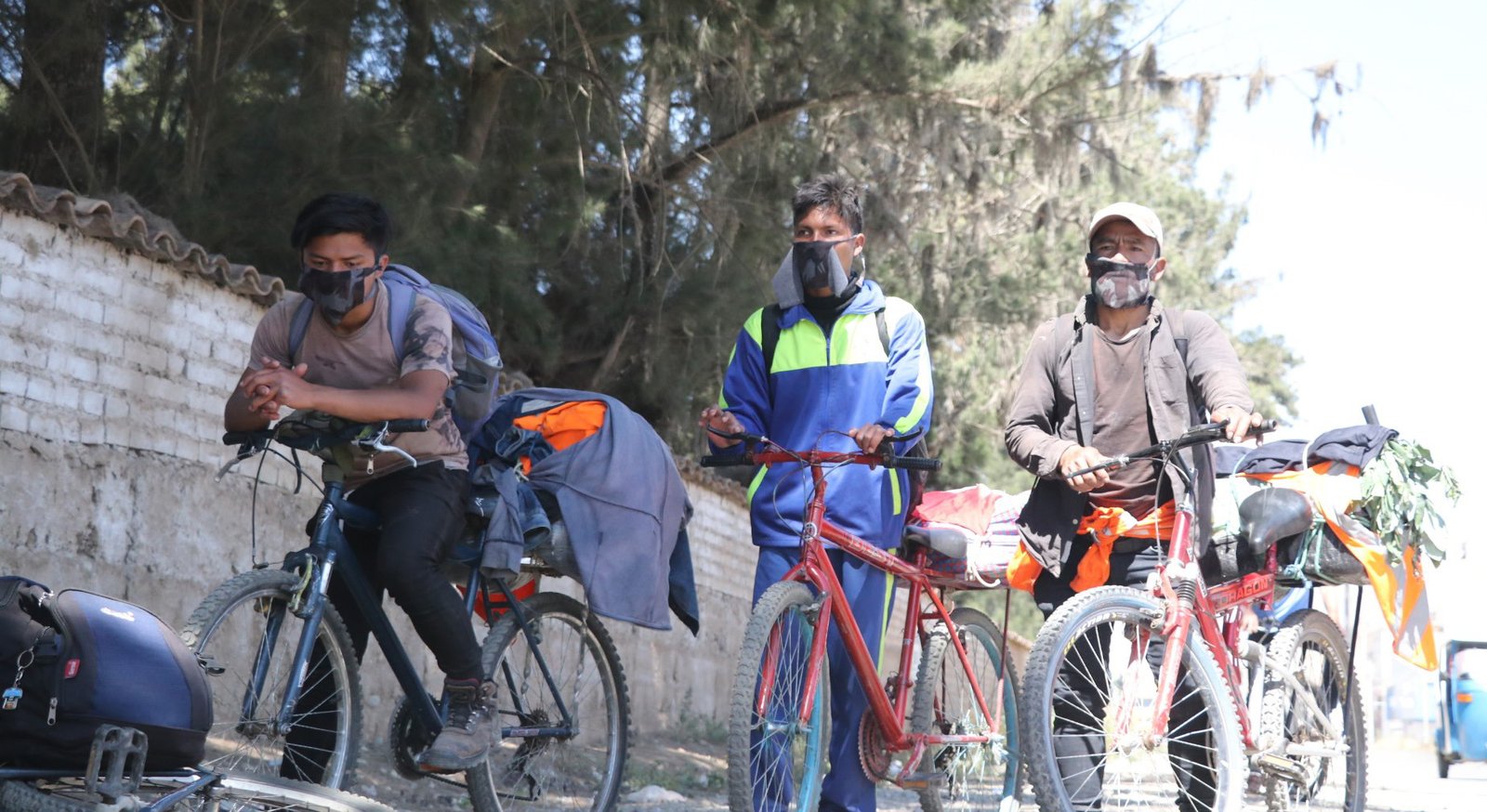 4 jóvenes viajan en bicicletas desde Jauja hasta Pucallpa tras quedar desempleados