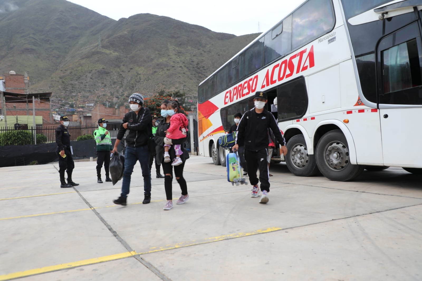 111 huanuqueños que cumplieron cuarentena en Lima vuelven al calor de hogar de sus familiares
