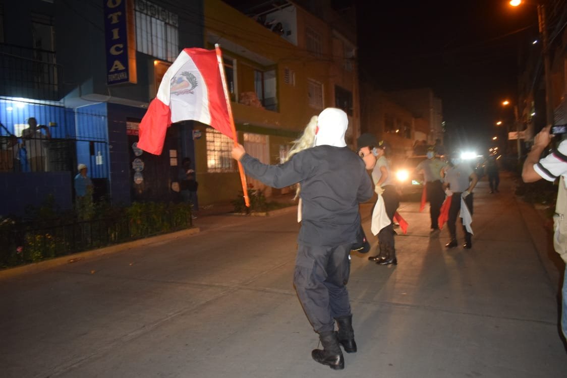 Policías danzan Los Negritos de Huánuco