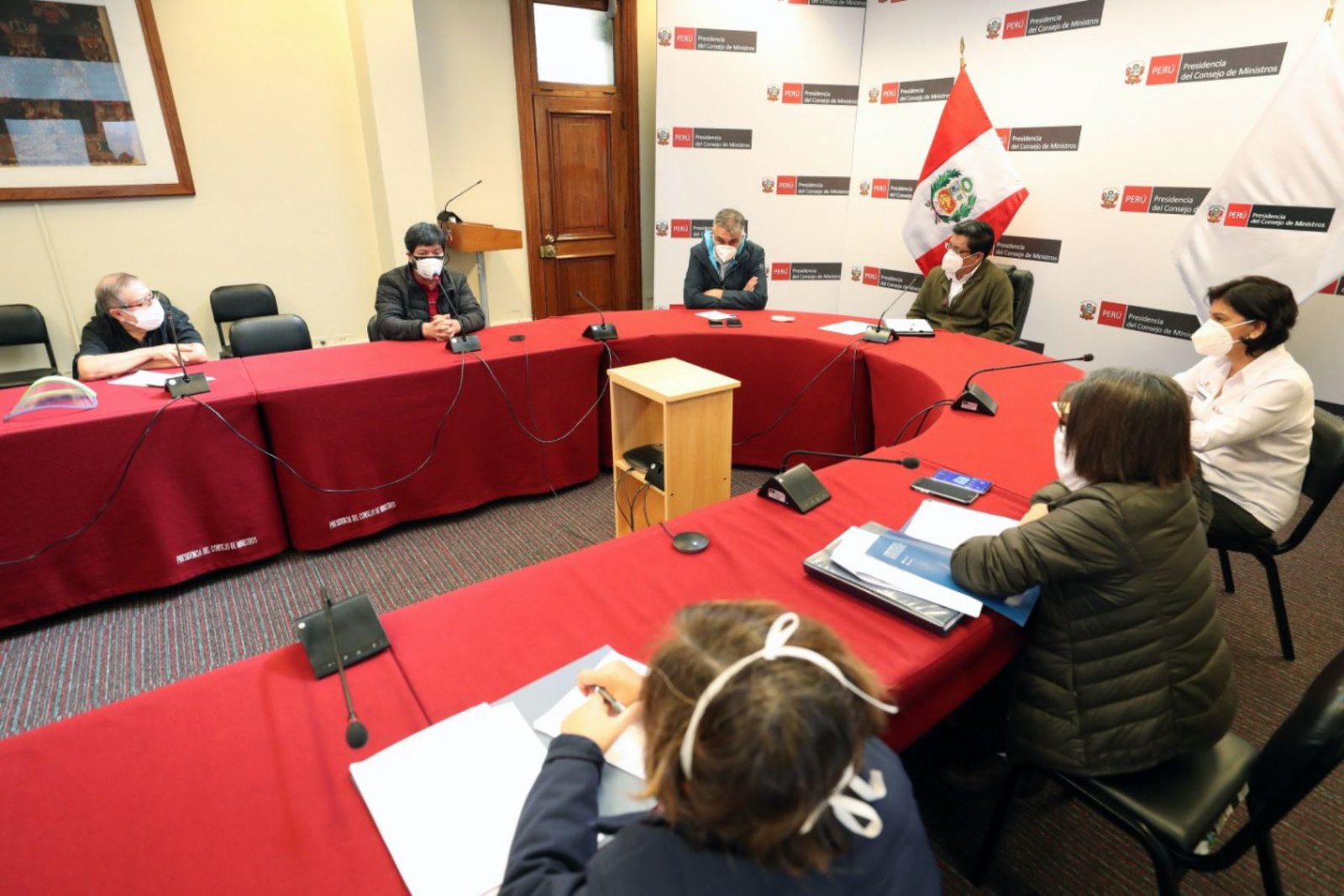 Jefe del Gabinete se reúne con centrales sindicales por reactivación económica