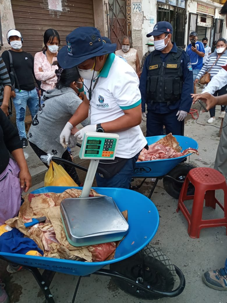 Huánuco: policías y serenos incautan carne de cerdo en condición insalubre