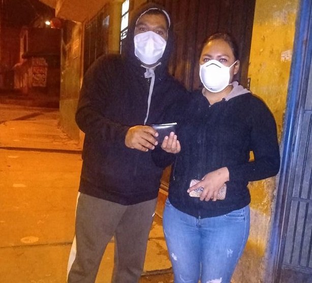 Acción de honestidad: policía devuelve billetera con dinero y documentos a ingeniero