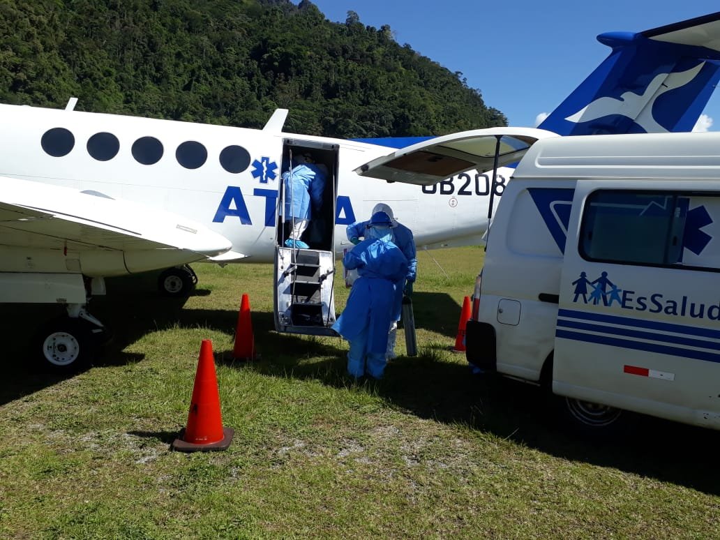 Con ambulancia aérea EsSalud Huánuco evacua a médico grave con Covid-19 a hospital de Lima