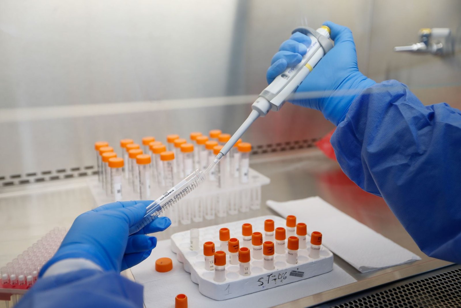 Minsa reporta 4,406 nuevos contagiados por covid-19