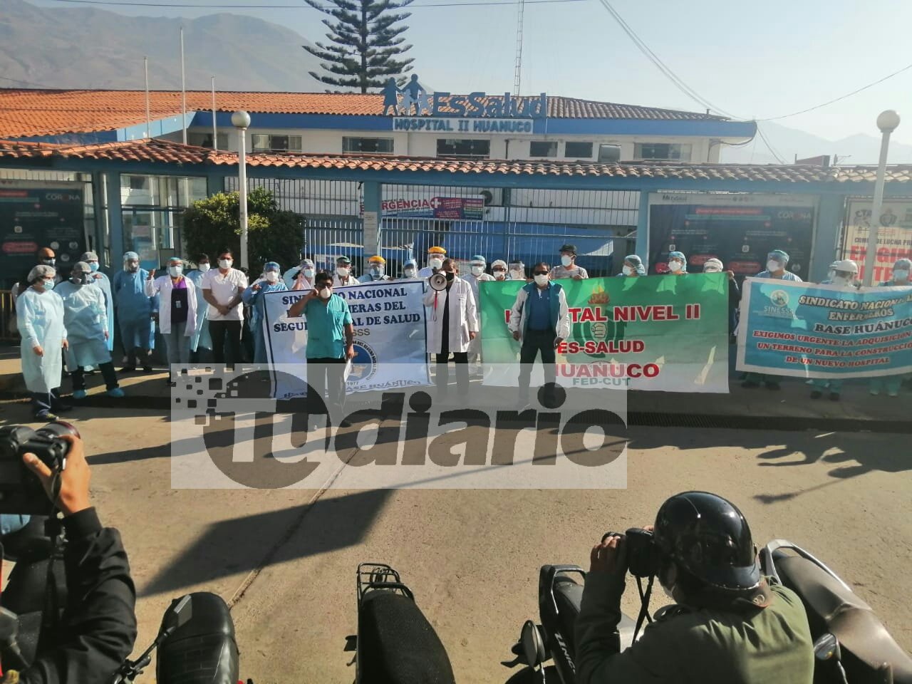 Ante crisis en el sector salud, médicos entregan el hospital EsSalud al director Milwar Ubillus