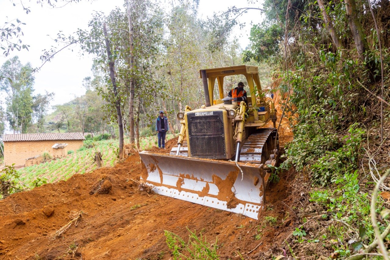 Mejoran cuatro kilómetros de carretera para beneficiar a productores de Malconga en Amarilis