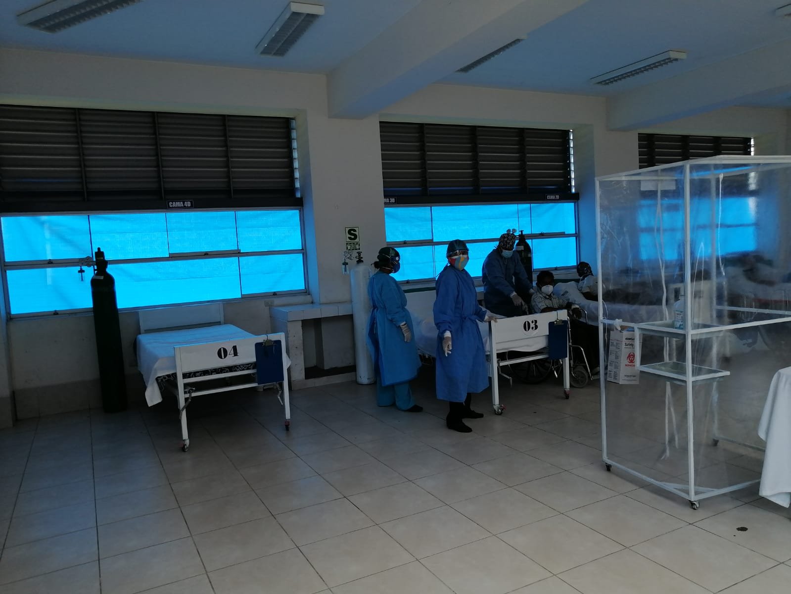 5 pacientes con Covid son internados en primer día del centro de atención temporal de Tingo María