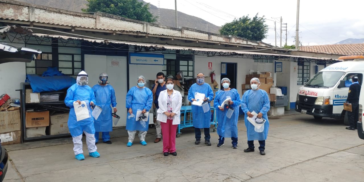 Colegio Médico de Huánuco entrega equipo de protección personal a galenos