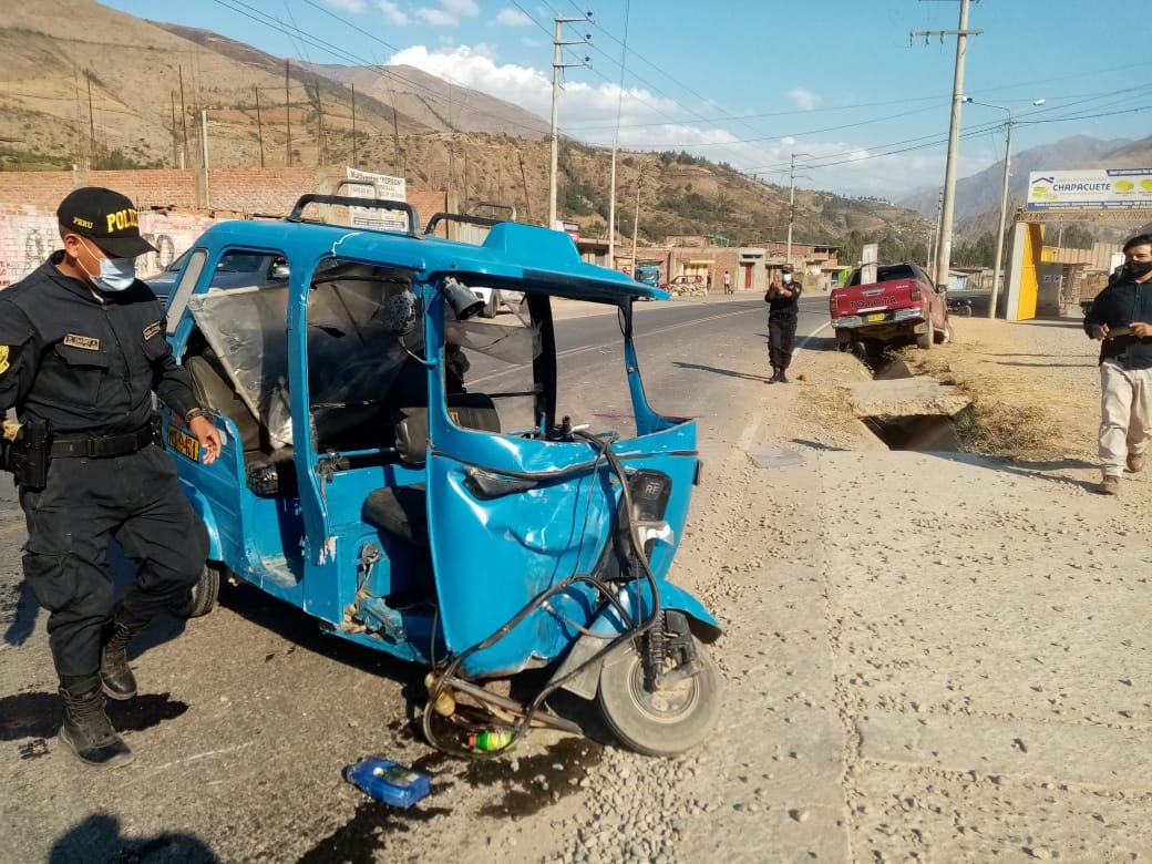 Choque de vehículos dejó tres heridos en la carretera Central en Ambo