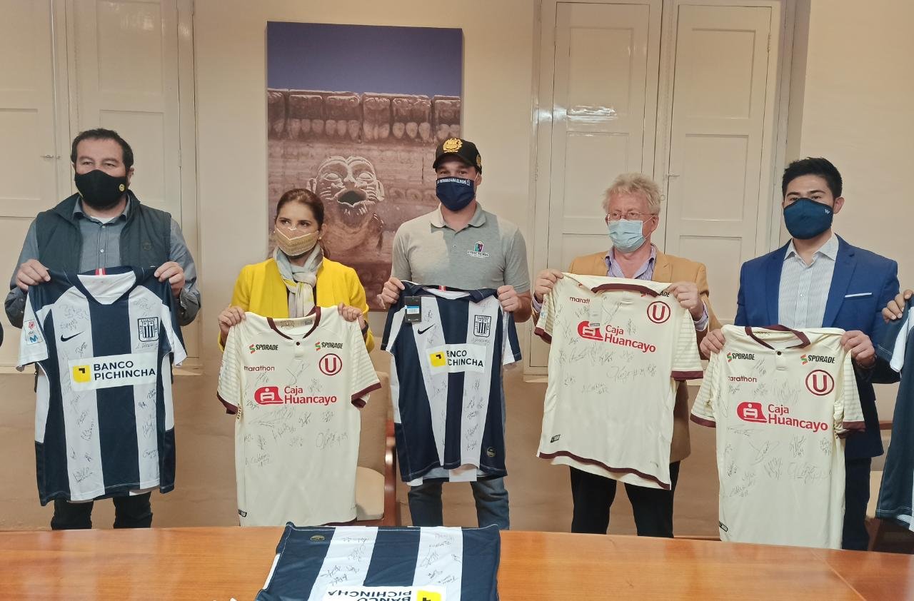 Alcalde de La Victoria envía camisetas de Alianza y Universitario para subastar a favor de ‘Respira Huánuco’