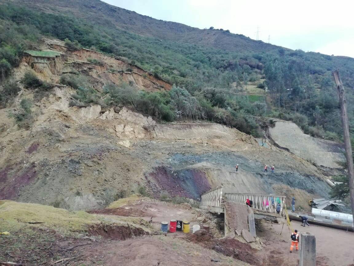 Cerro que se desprendió y derribó puente, también sepultó 200 metros de la vía Huánuco-La Unión