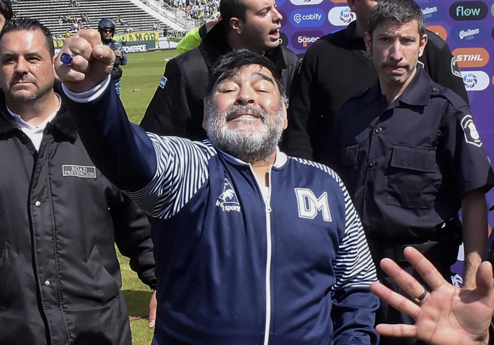 El astro del fútbol, Diego Maradona, fallece a los 60 años de edad