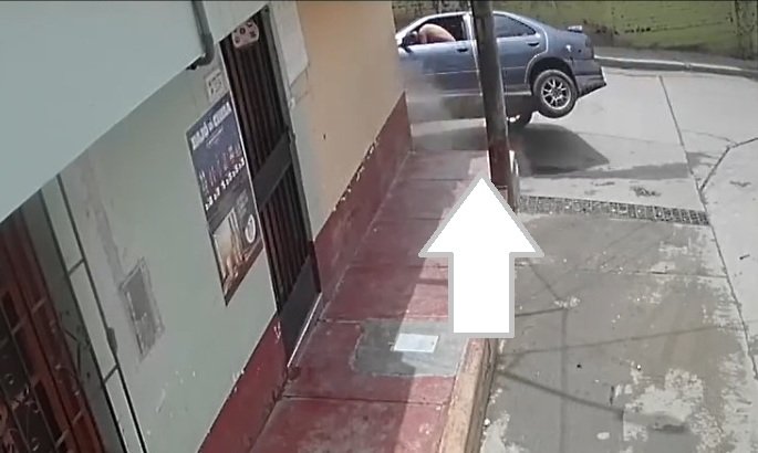 Policía que conducía ebrio aceptó su delito luego de estrellarse en una casa cuando huía de operativo