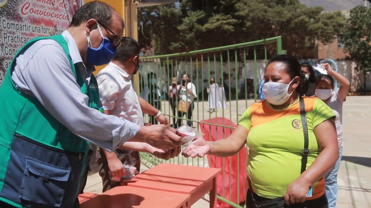 Municipalidad de Huánuco inicia entrega de 15 mil protectores faciales a transportistas y pasajeros