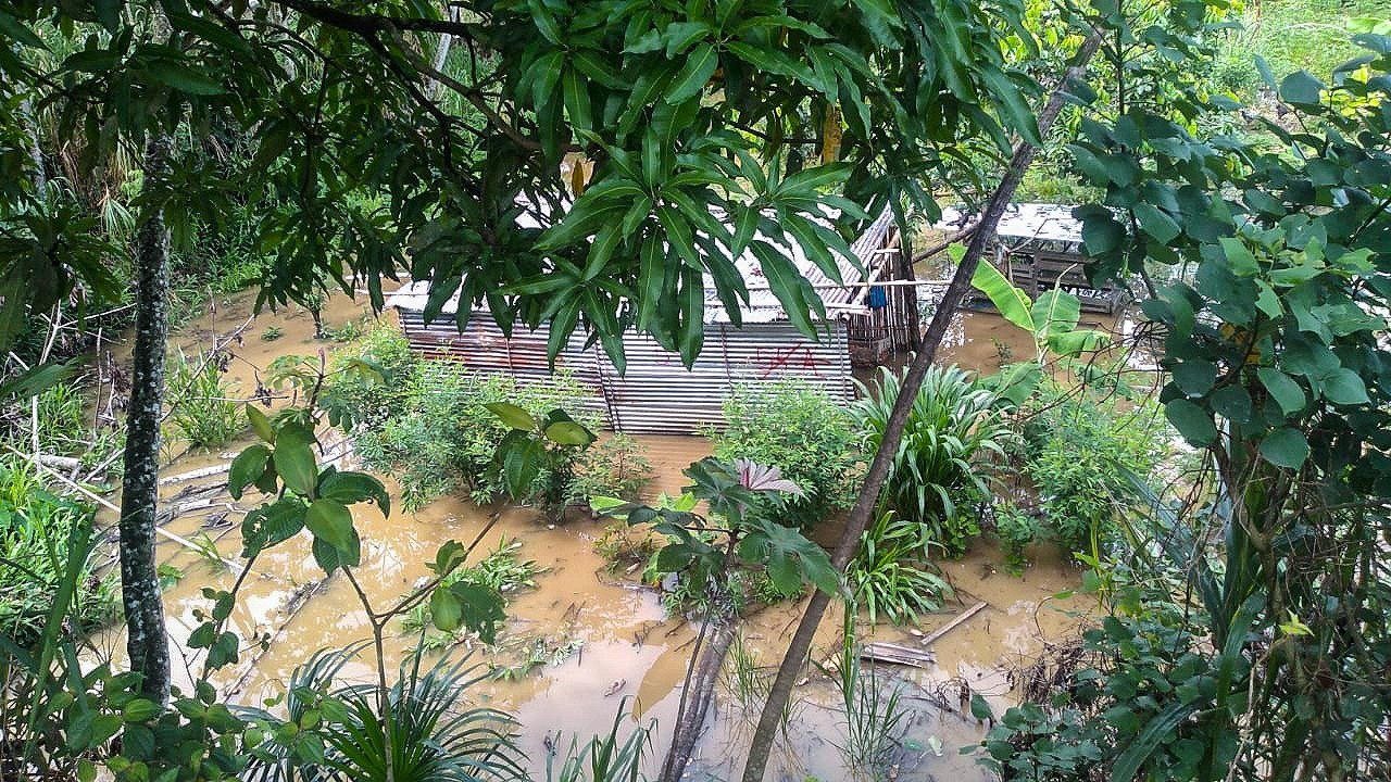 Lluvias intensas afectan viviendas de 15 familias y dañan carretera en el distrito de Monzón