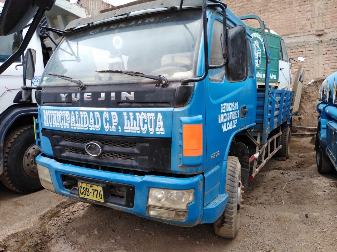 Camión recolector de basura de Llicua está abandonado en una cochera hace 14 años