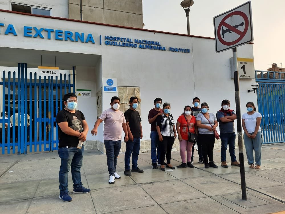 Huanuqueños imploran por una cama UCI en el ‘Guillermo Almenara’ de Lima para salvar a su padre