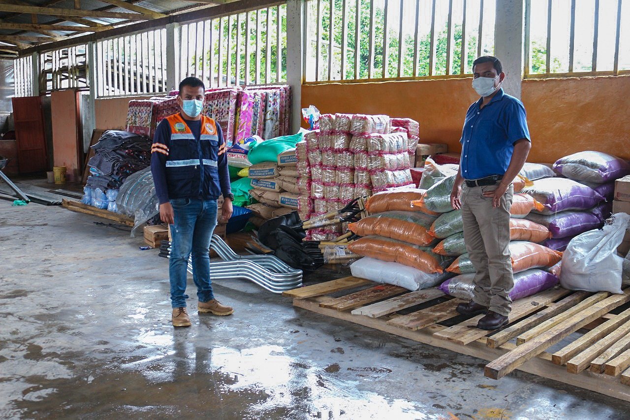 Entregan ayuda a damnificados por inundación en Pucayacu