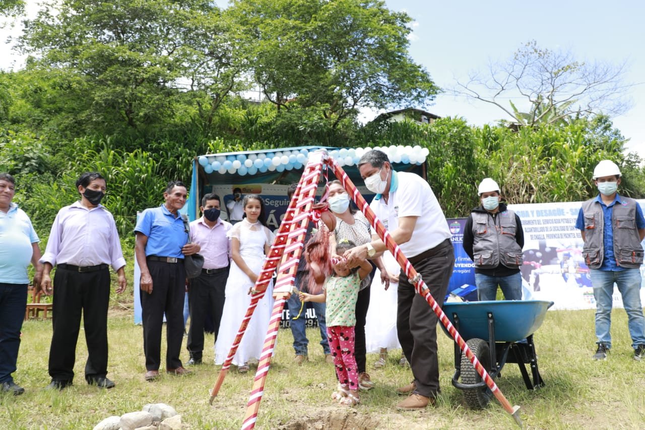 Inician obra de agua potable y alcantarillado en poblado de Santa Rita