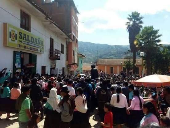 Pobladores de Pachitea protestan en contra la nueva cuarentena