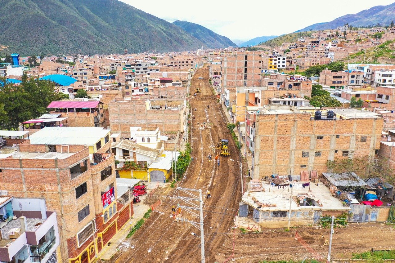 Avanza construcción de la Av. Juan Velasco Alvarado en Cayhuayna