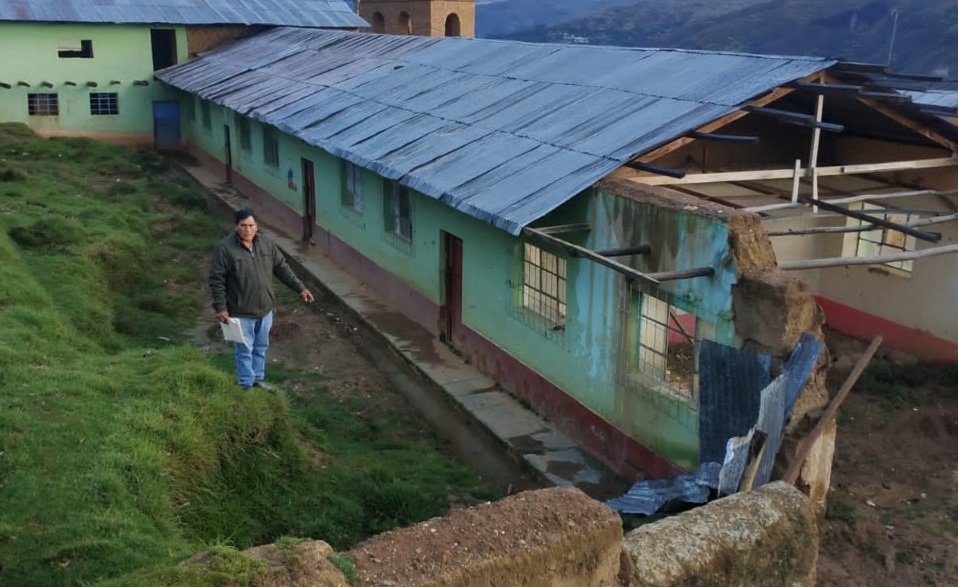 Local escolar del poblado de Cochamarca en el distrito de Obas se cae a pedazos