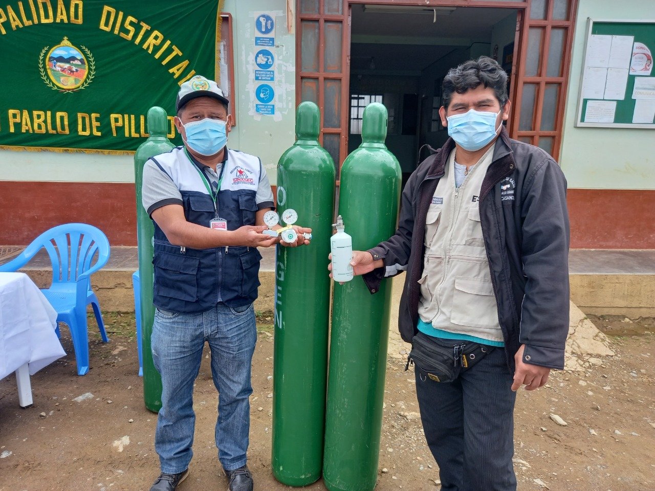 Alcalde entrega balones con oxígeno a establecimientos de salud en Pillao