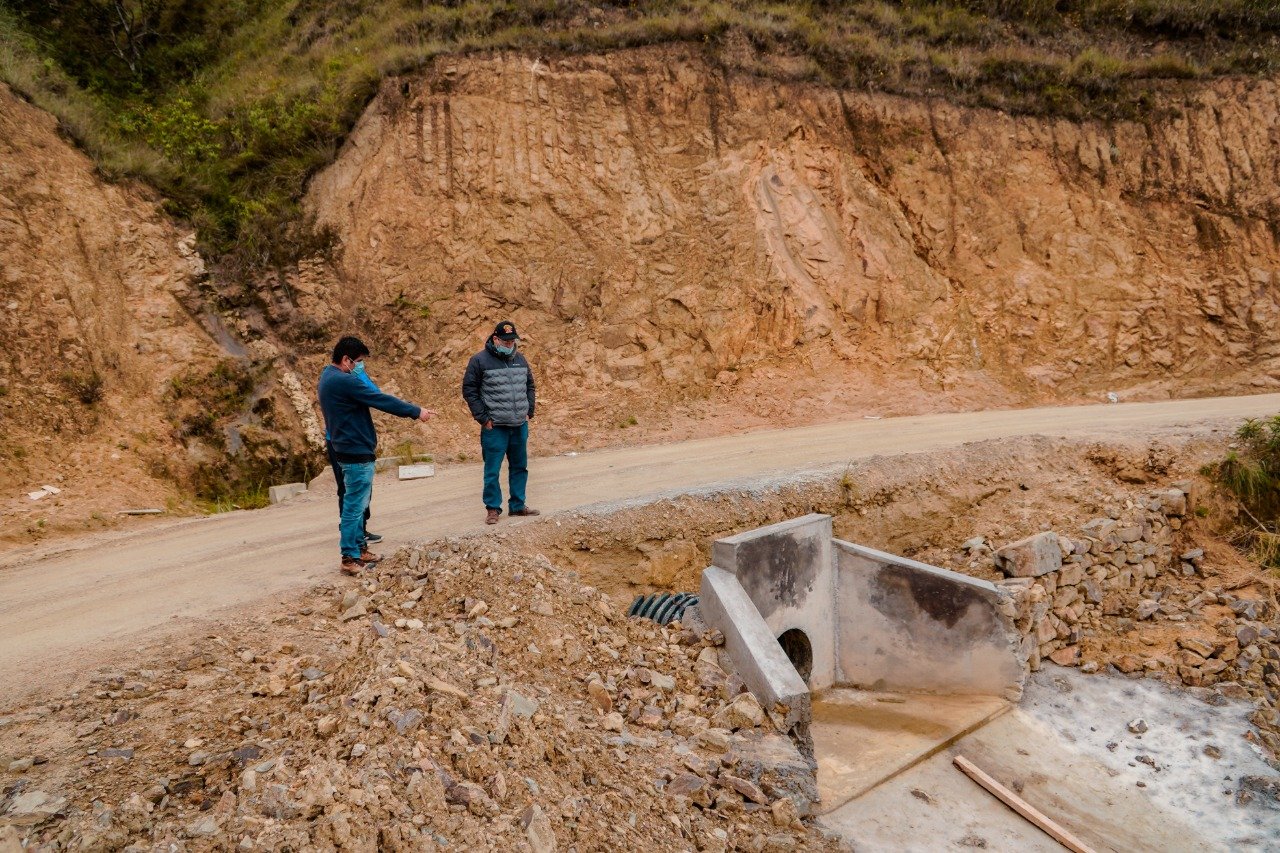 Avanza rehabilitación y mantenimiento de carreteras en 13 distritos de la provincia de Huánuco