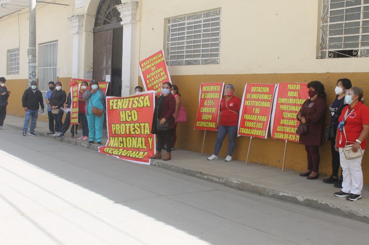 Trabajadores del sector Salud protestan por mejoras laborales
