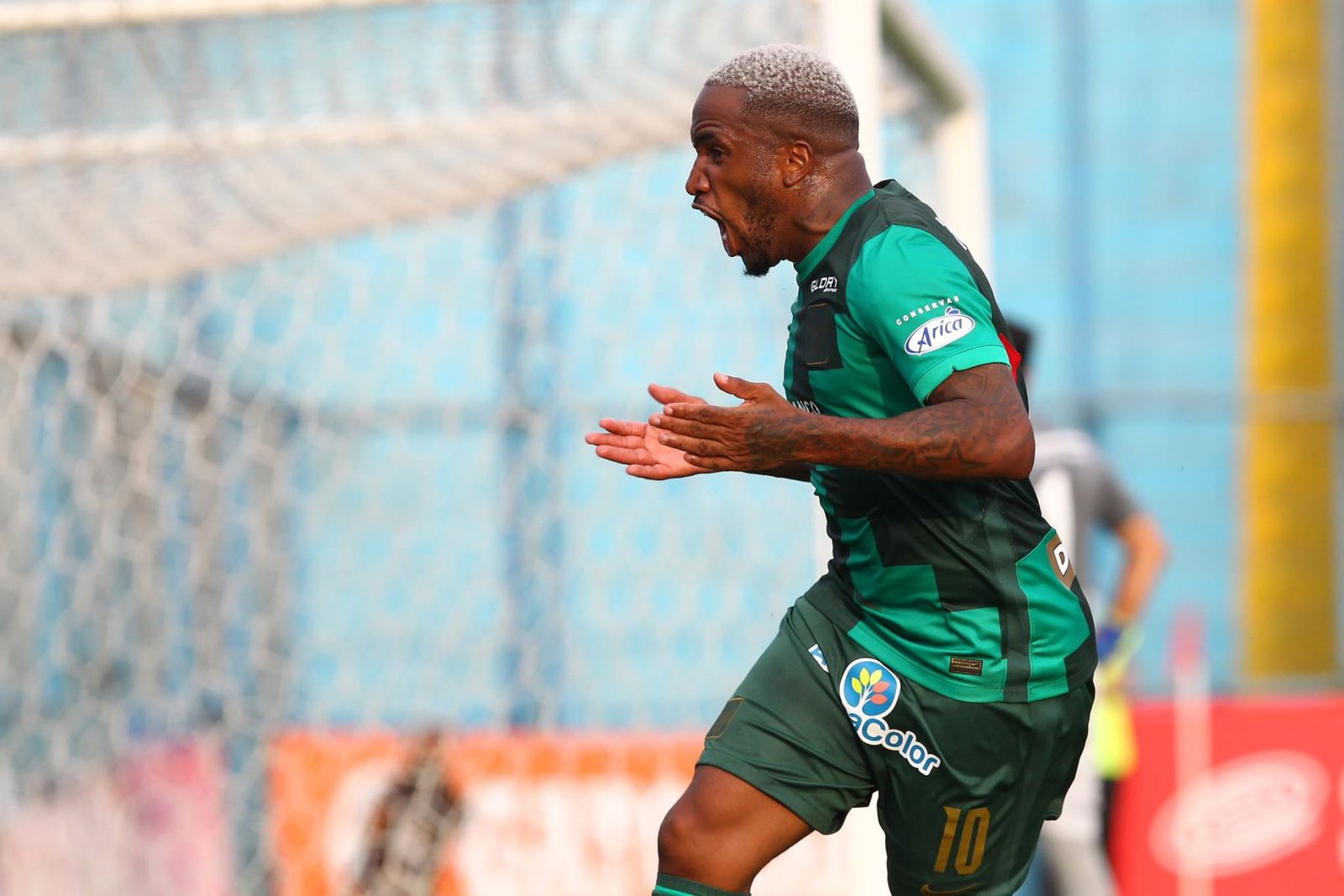 Jefferson Farfán suspendido dos fechas por quebrar protocolos de bioseguridad