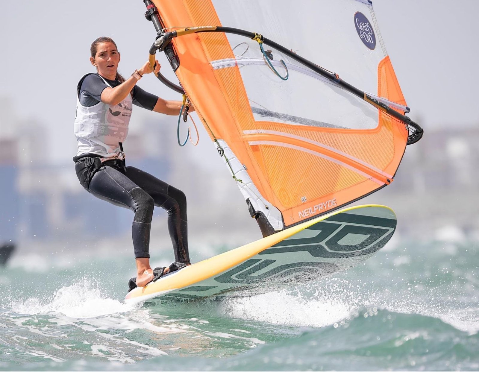 Peruana María Belén Bazo entre las mejores del Mundial de Vela en España