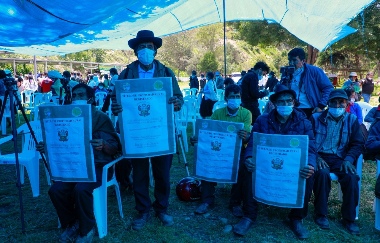 Gobierno Regional de Huánuco entregó 500 títulos de predios rurales en distrito de Molino