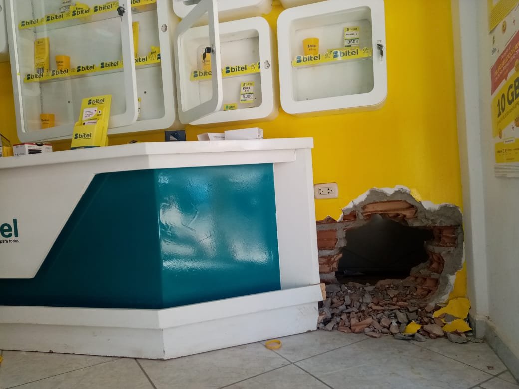 Hacen forado para robar celulares y dinero por S/ 15 mil de una céntrica tienda en la ciudad de Huánuco