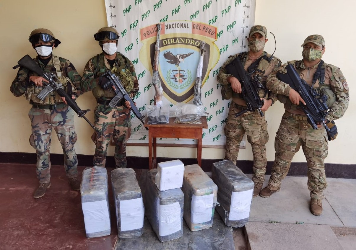 Policías antidrogas hallan caleta bajo tierra con 200 kilos de cocaína