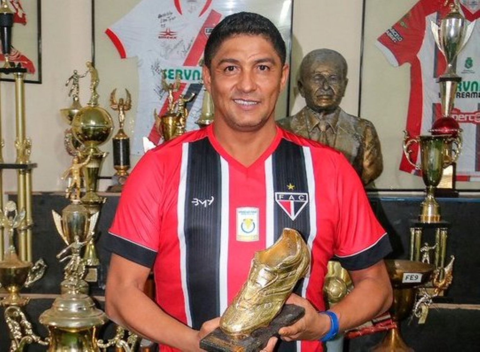 Roban las Botas de Oro del exfutbolista brasileño Jardel