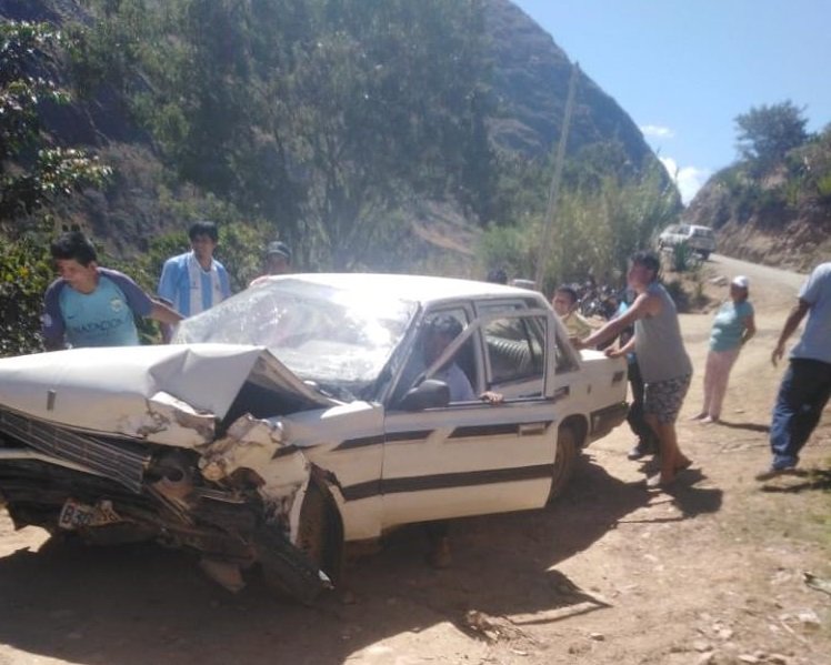 Familia salva de morir tras sufrir aparatoso accidente de tránsito