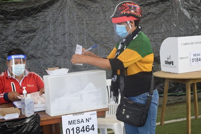 Electores deberán acudir a votar con doble mascarilla