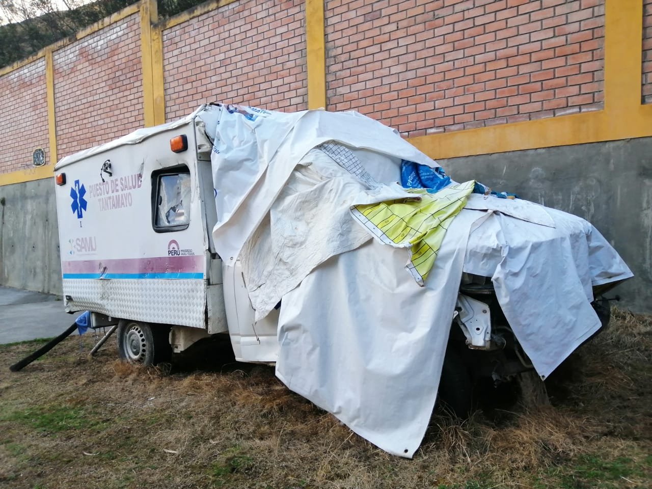 Ambulancia está abandonada y sin reparar más de un año en puesto de salud de Tantamayo