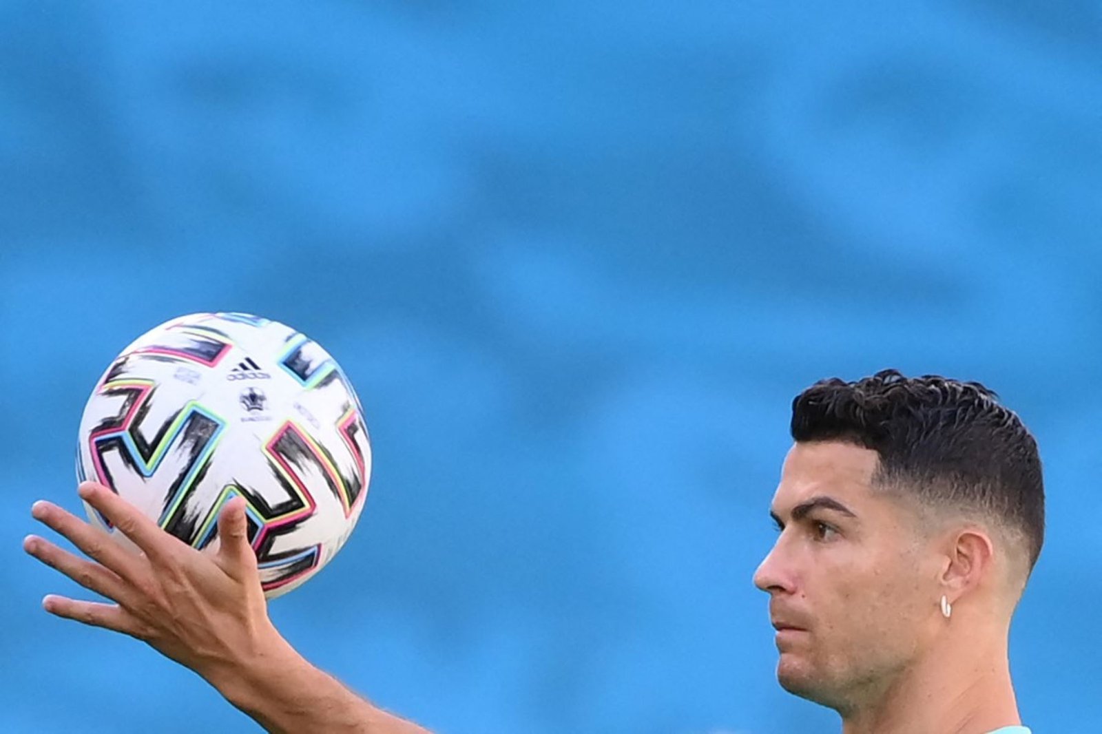 Cristiano Ronaldo: «No puedo permitir que se siga jugando con mi nombre»