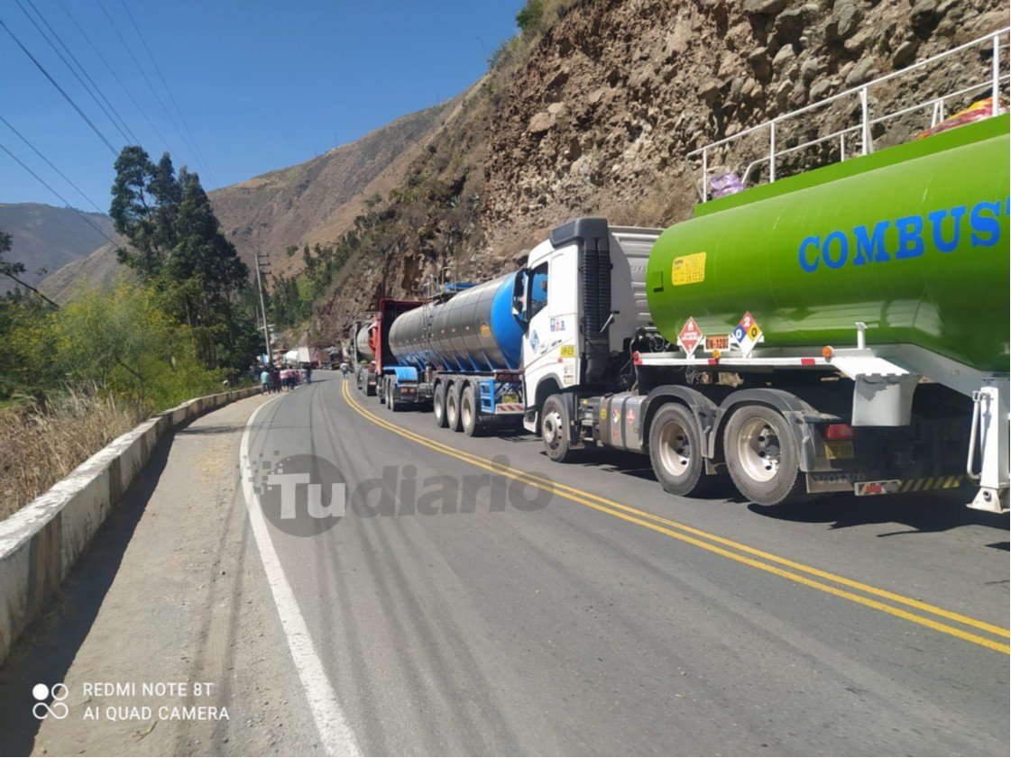 Tránsito en la carretera Central está bloqueado desde el sábado a causa de la volcadura de un cisterna